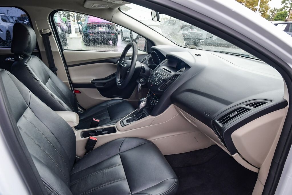 Thumbnail: 2016 Ford Focus - 10