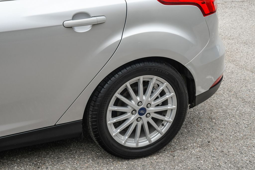 Thumbnail: 2017 Ford Focus - 21