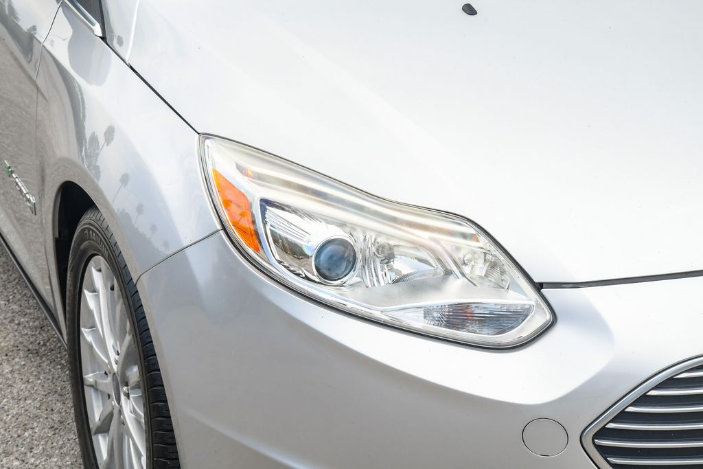 Thumbnail: 2017 Ford Focus - 17