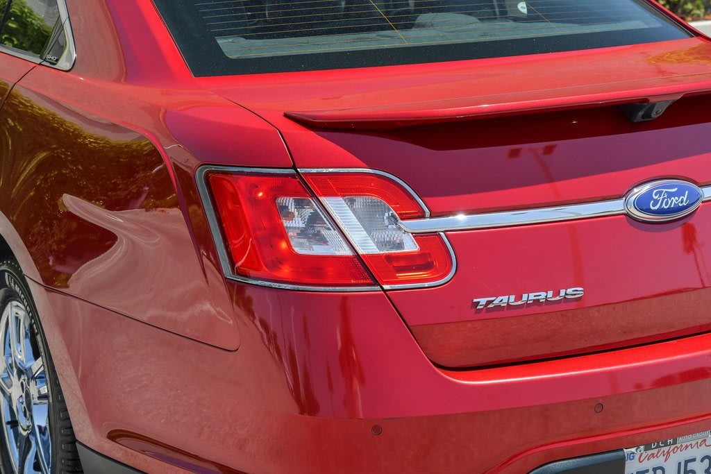 Thumbnail: 2011 Ford Taurus - 20