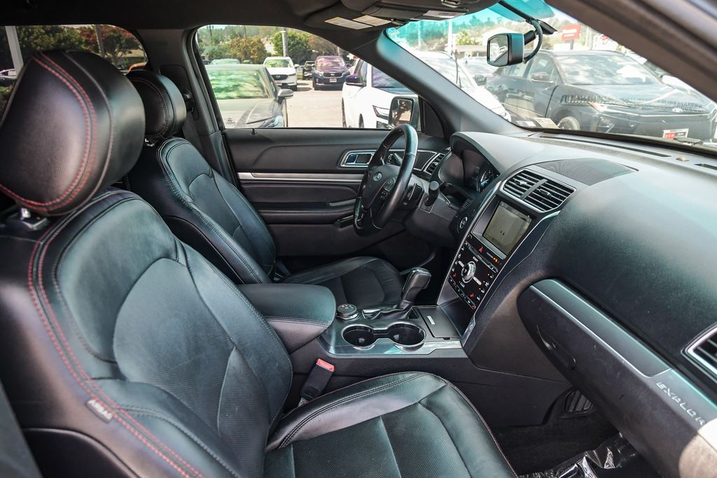 Thumbnail: 2017 Ford Explorer - 9