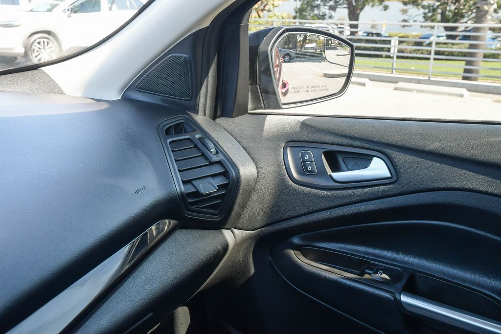 Thumbnail: 2019 Ford Escape - 28