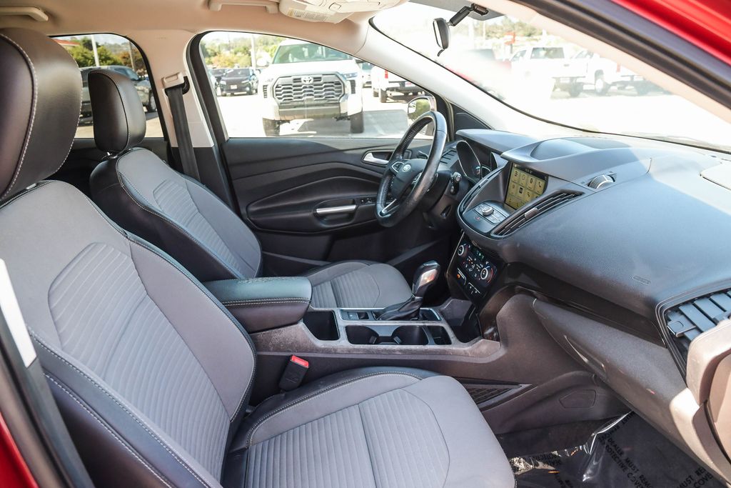 Thumbnail: 2019 Ford Escape - 10