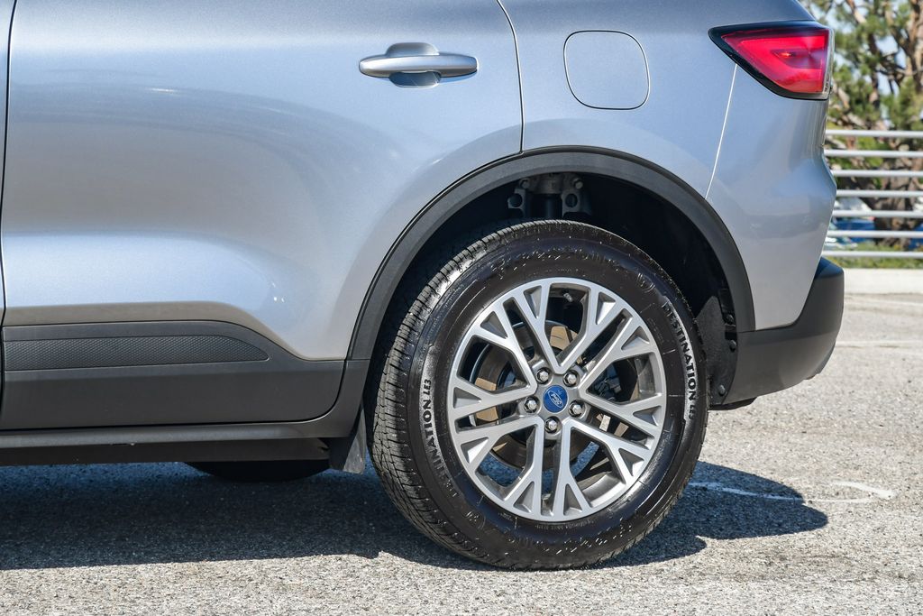 Thumbnail: 2022 Ford Escape - 22