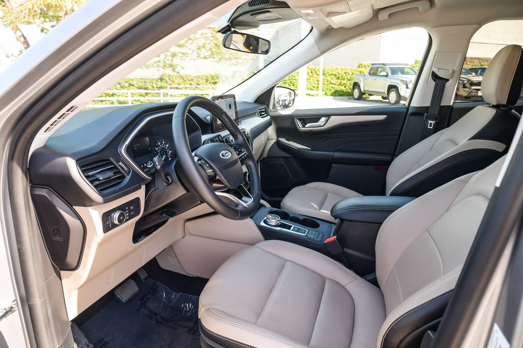 Thumbnail: 2022 Ford Escape - 10