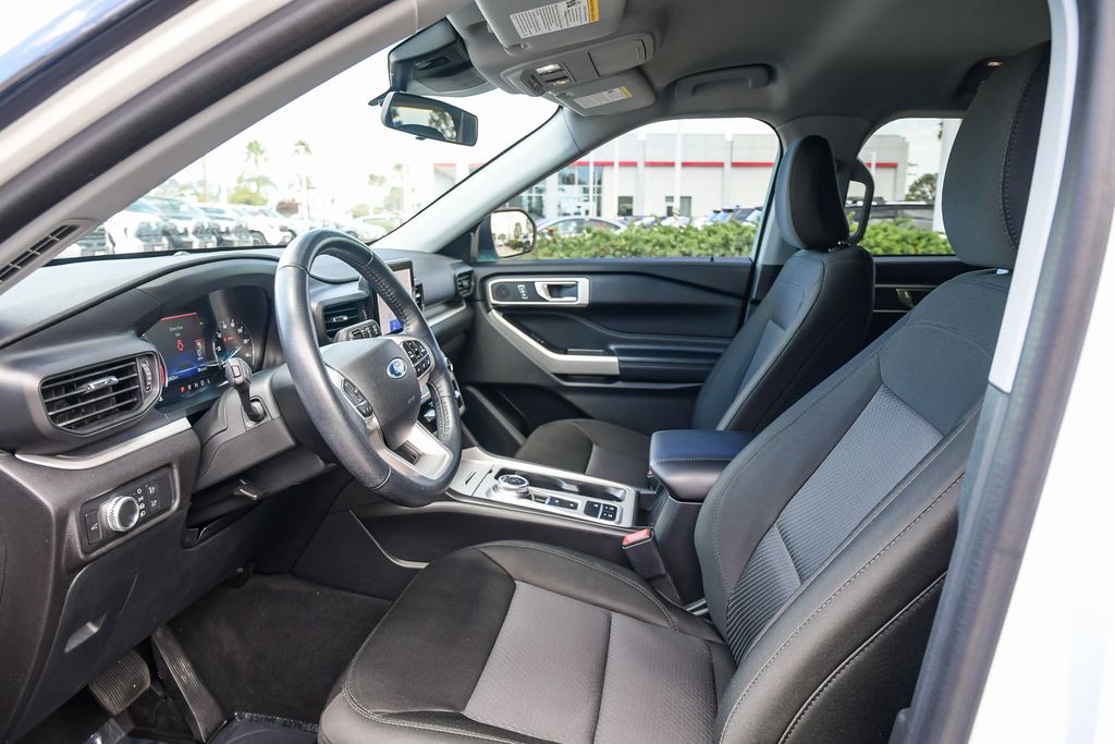 Thumbnail: 2022 Ford Explorer - 10