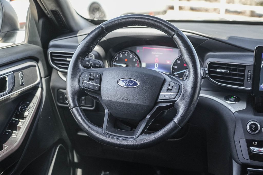 Thumbnail: 2020 Ford Explorer - 9