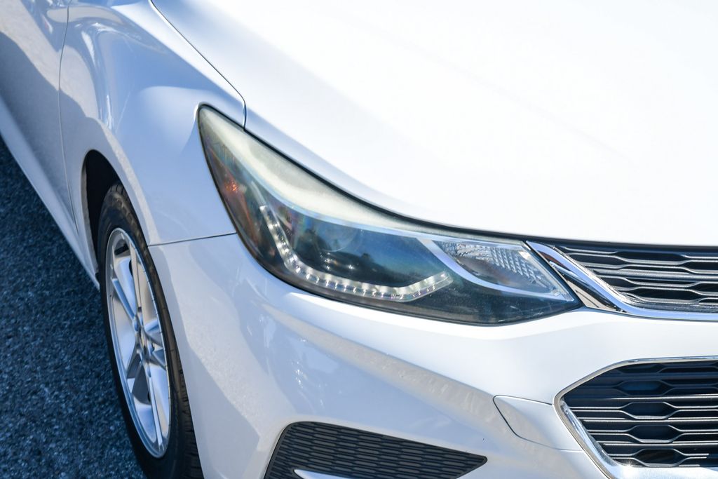 Thumbnail: 2018 Chevrolet Cruze - 16