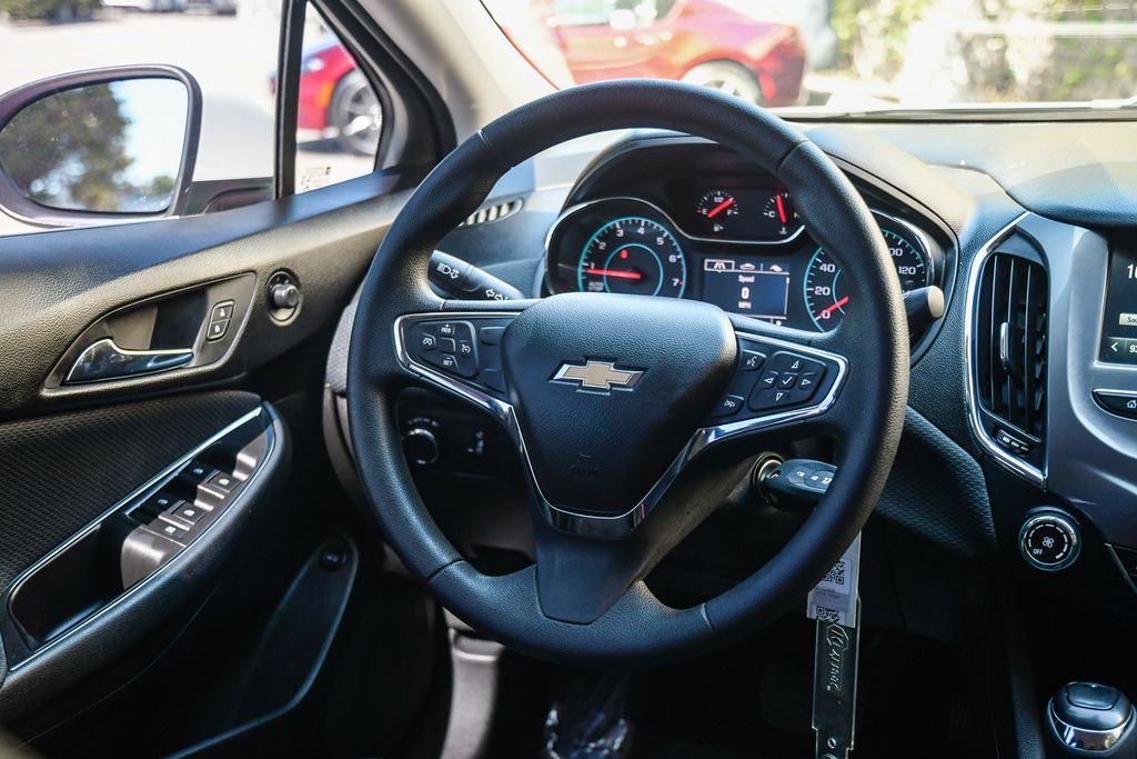 Thumbnail: 2018 Chevrolet Cruze - 2
