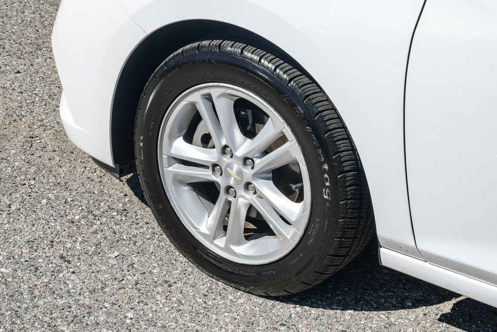 Thumbnail: 2018 Chevrolet Cruze - 6