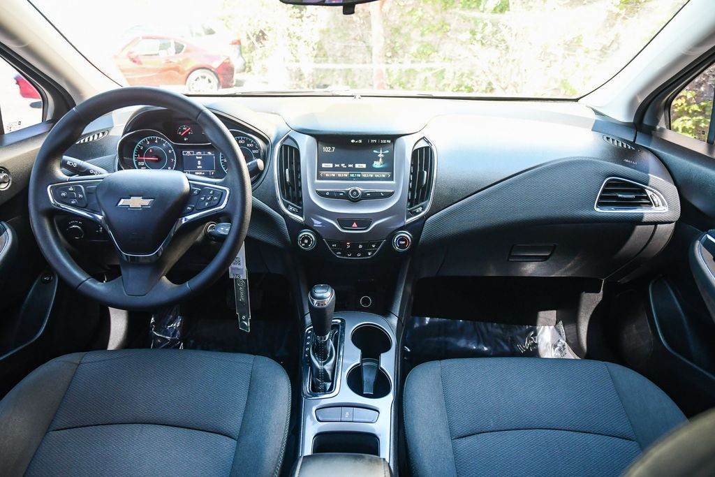 Thumbnail: 2018 Chevrolet Cruze - 8
