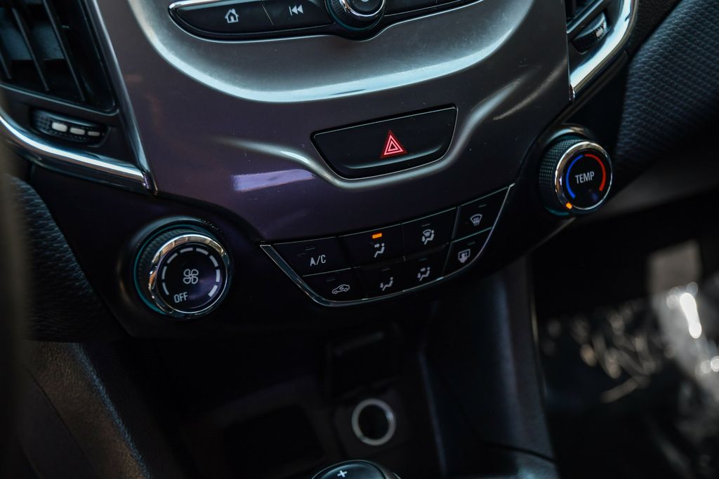 Thumbnail: 2018 Chevrolet Cruze - 22