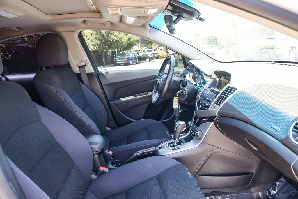 Thumbnail: 2013 Chevrolet Cruze - 10