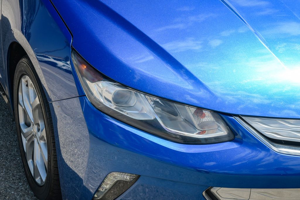 Thumbnail: 2018 Chevrolet Volt - 17