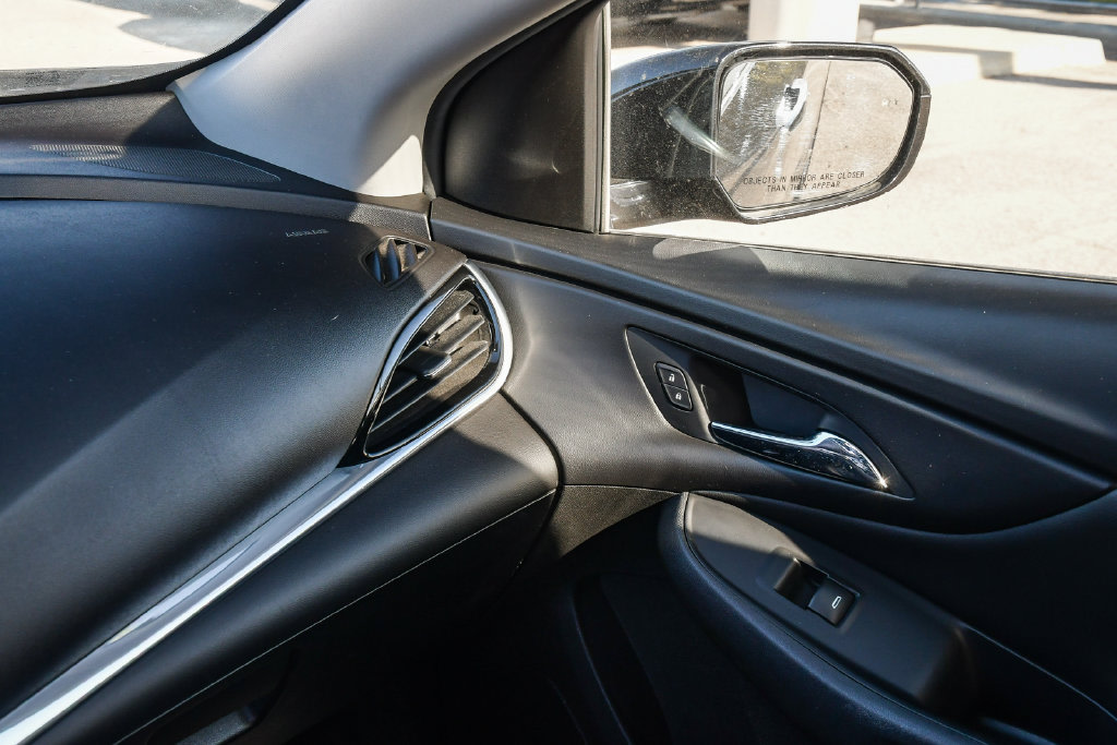 Thumbnail: 2018 Chevrolet Volt - 26