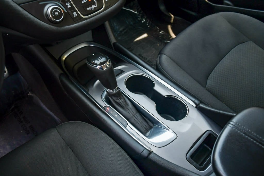 Thumbnail: 2016 Chevrolet Malibu - 12