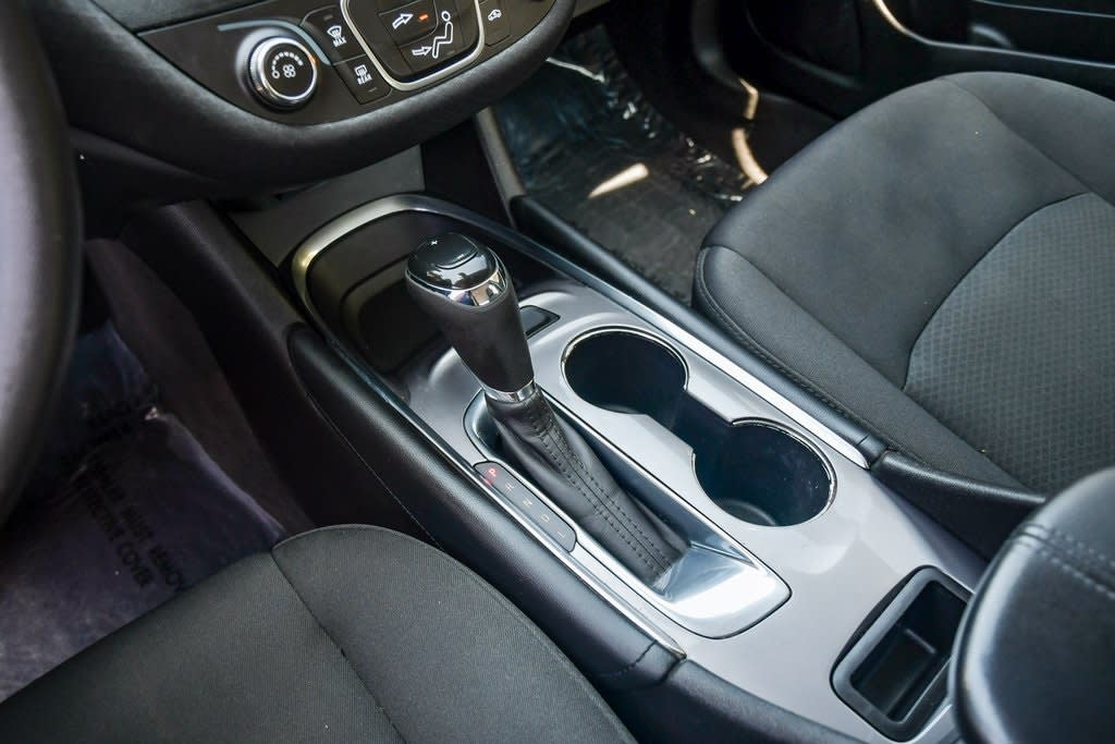 Thumbnail: 2016 Chevrolet Malibu - 25