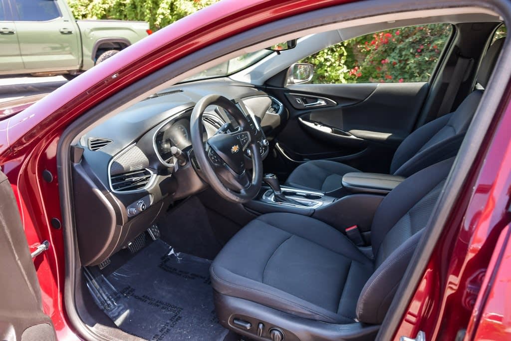 Thumbnail: 2016 Chevrolet Malibu - 9