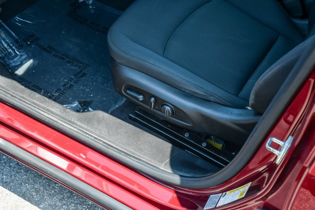 Thumbnail: 2016 Chevrolet Malibu - 24