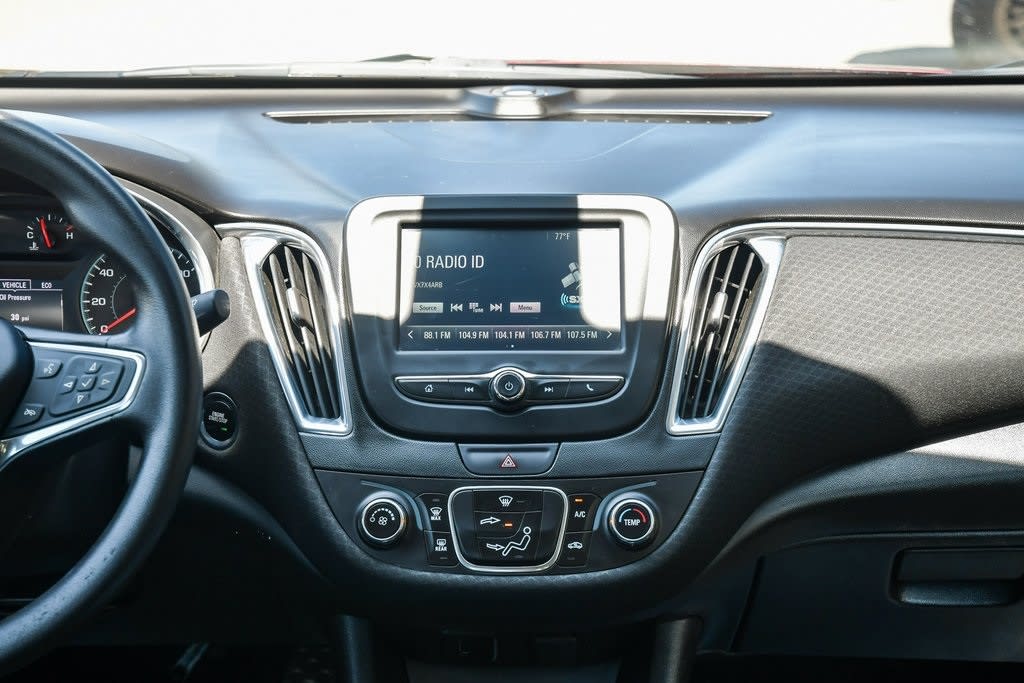 Thumbnail: 2016 Chevrolet Malibu - 11