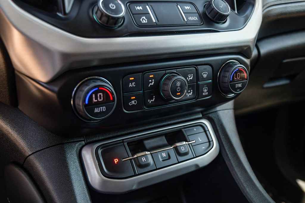 Thumbnail: 2022 GMC Acadia - 25