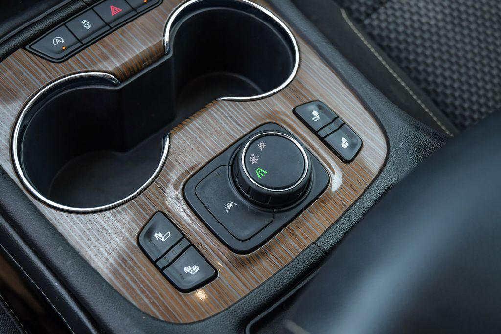 Thumbnail: 2022 GMC Acadia - 24