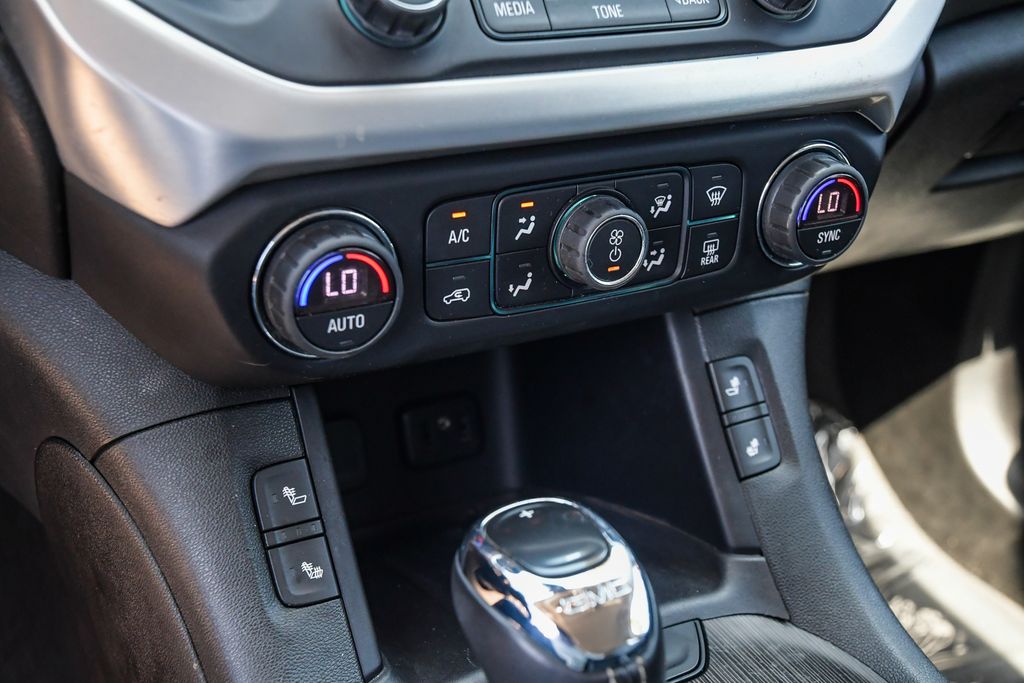 Thumbnail: 2018 GMC Acadia - 25