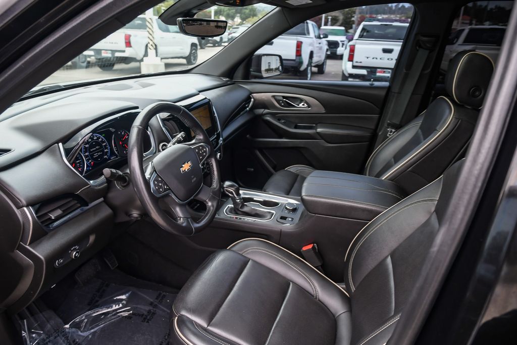 Thumbnail: 2022 Chevrolet Traverse - 10