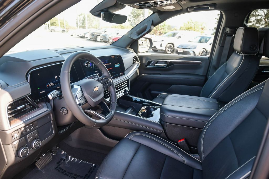 Thumbnail: 2026 Chevrolet Suburban - 10
