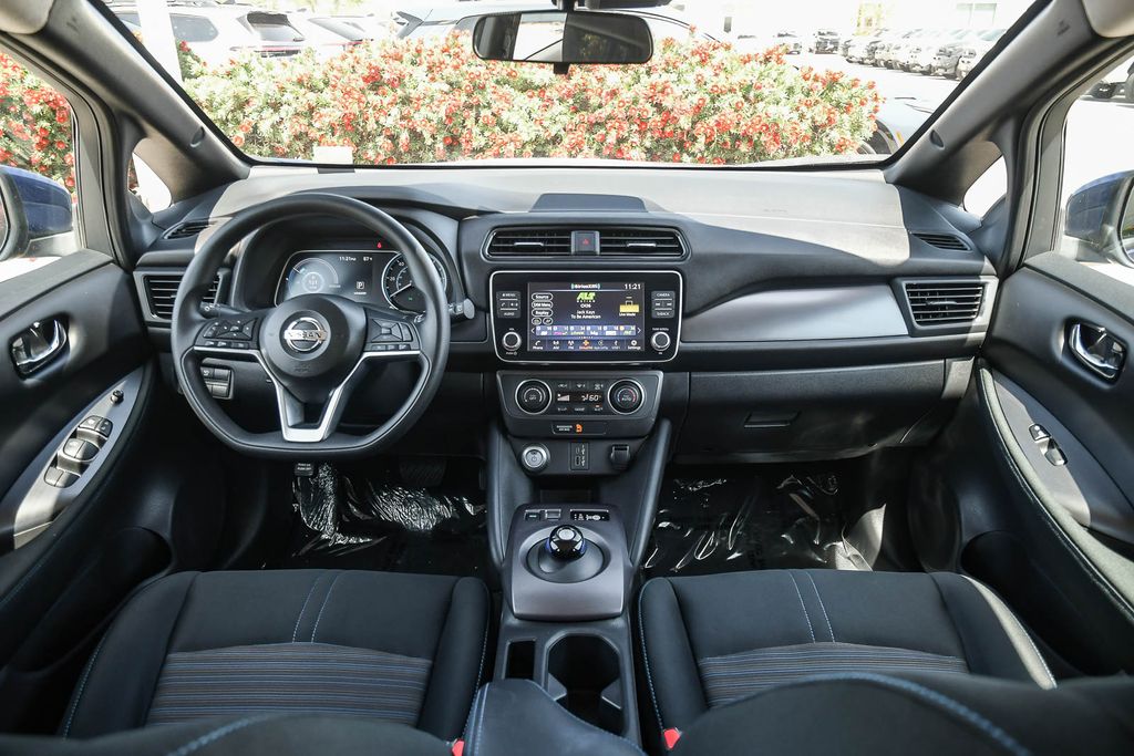 Thumbnail: 2022 Nissan Leaf - 8