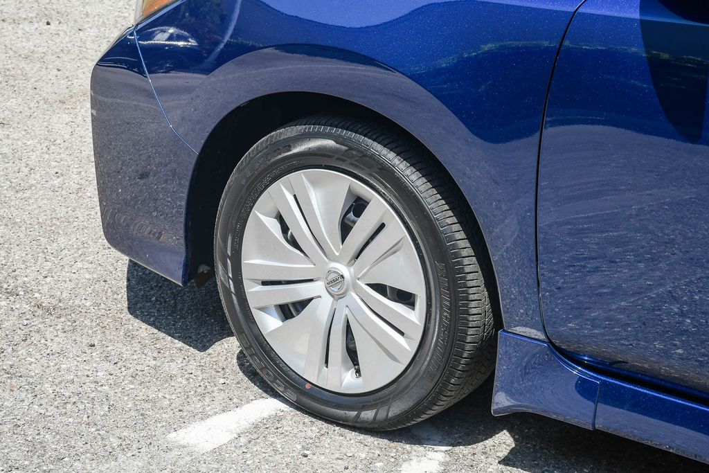 Thumbnail: 2022 Nissan Leaf - 6