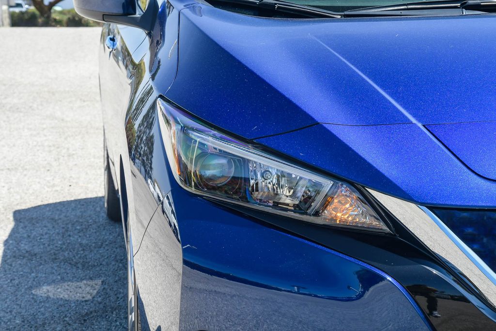Thumbnail: 2022 Nissan Leaf - 17