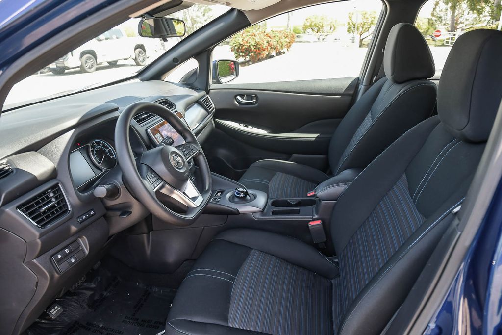 Thumbnail: 2022 Nissan Leaf - 10