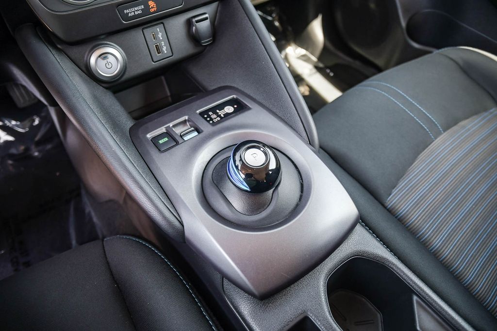Thumbnail: 2022 Nissan Leaf - 13