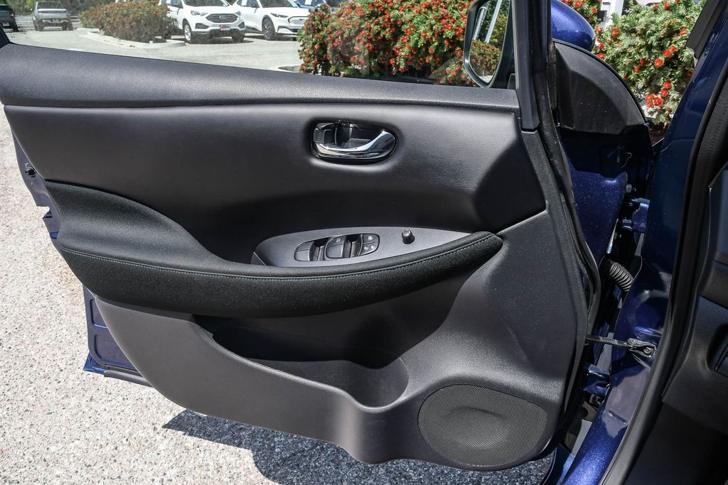 Thumbnail: 2022 Nissan Leaf - 26