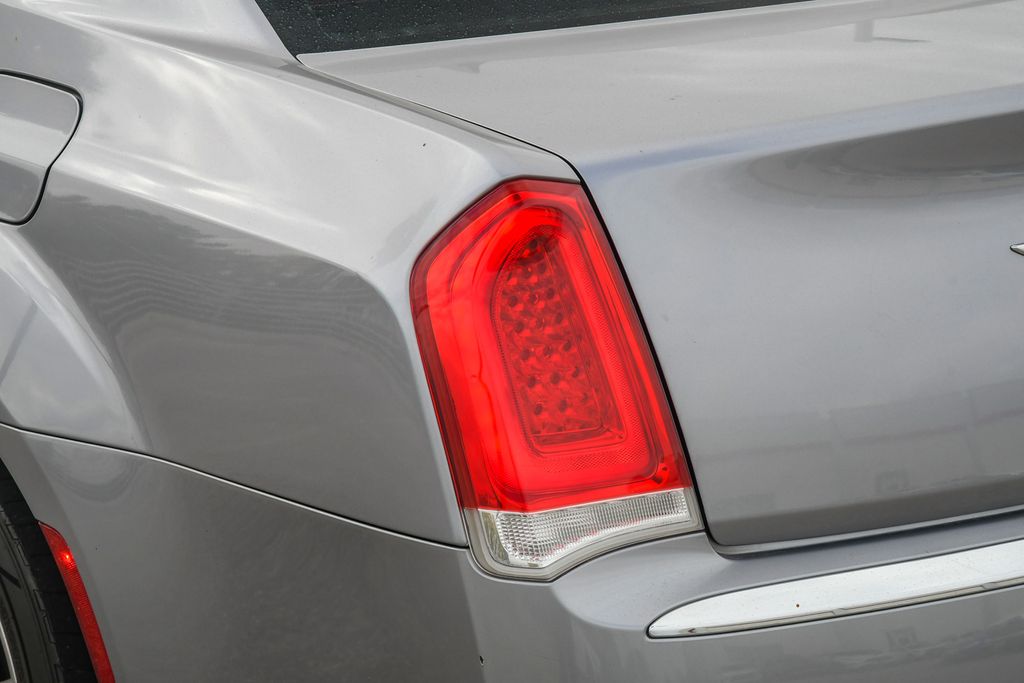 Thumbnail: 2018 Chrysler 300 - 18