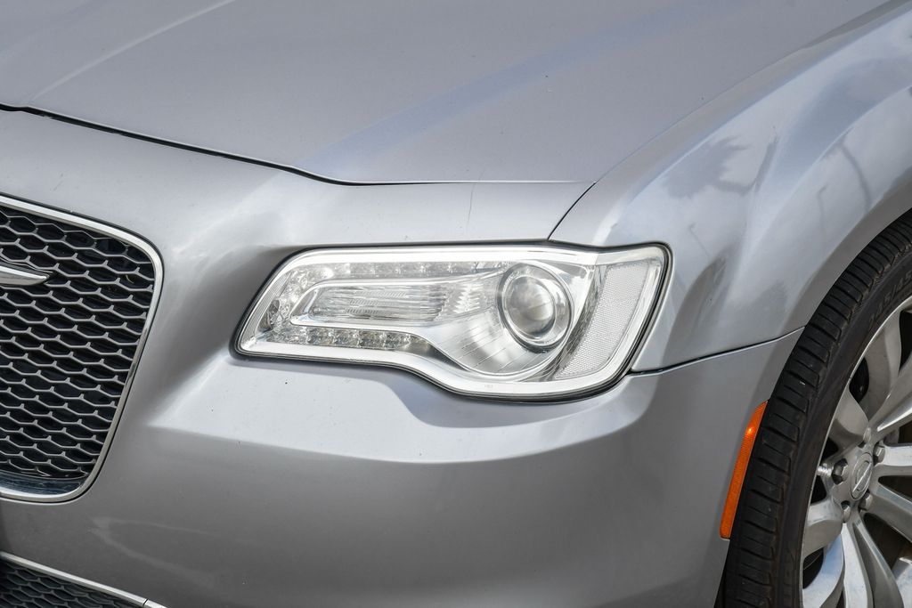Thumbnail: 2018 Chrysler 300 - 17