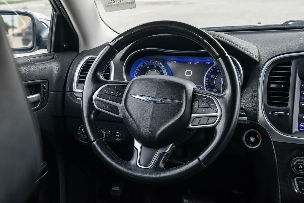 Thumbnail: 2018 Chrysler 300 - 2