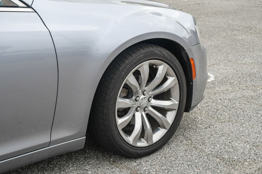 Thumbnail: 2018 Chrysler 300 - 19