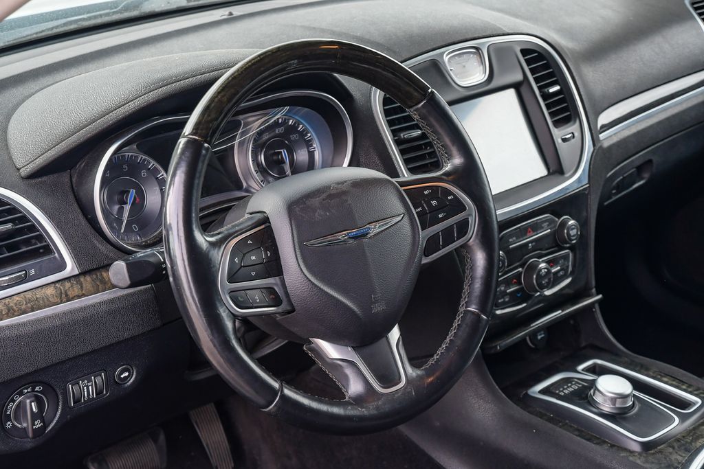 Thumbnail: 2018 Chrysler 300 - 12