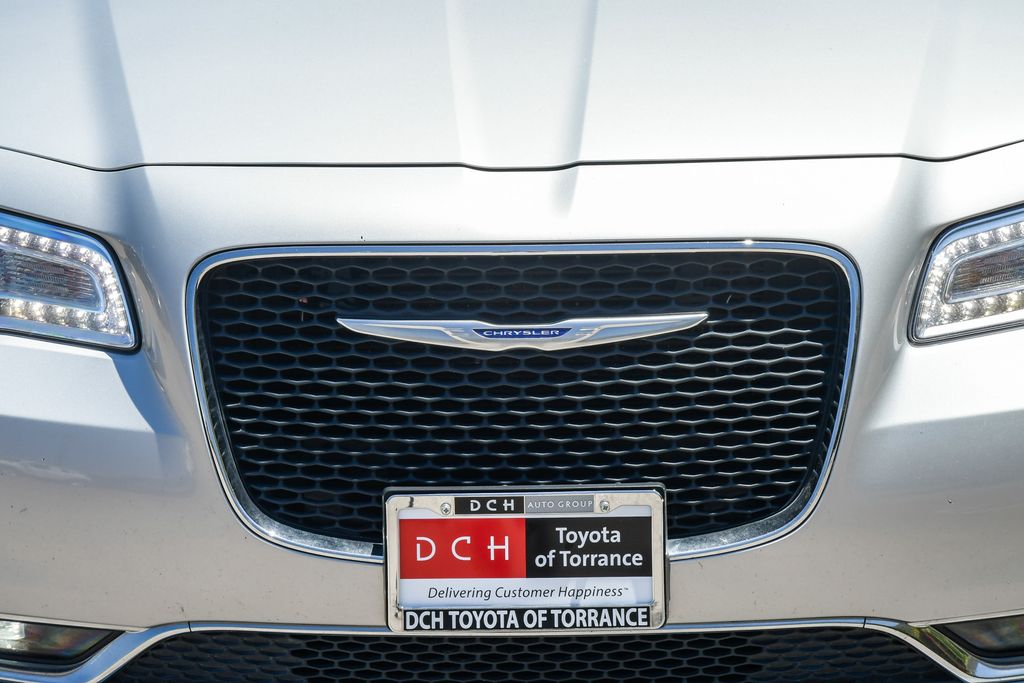 Thumbnail: 2019 Chrysler 300 - 18