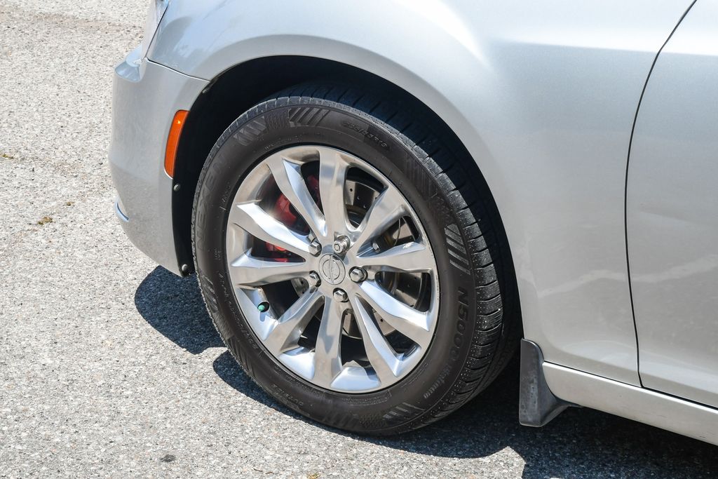 Thumbnail: 2019 Chrysler 300 - 6
