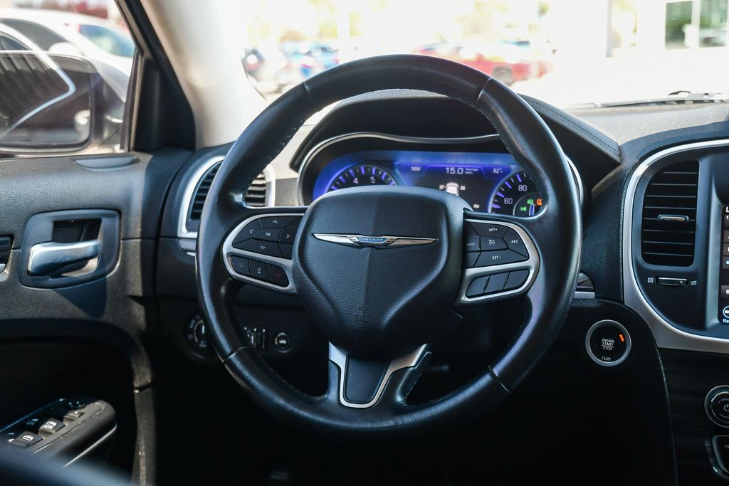 Thumbnail: 2019 Chrysler 300 - 2