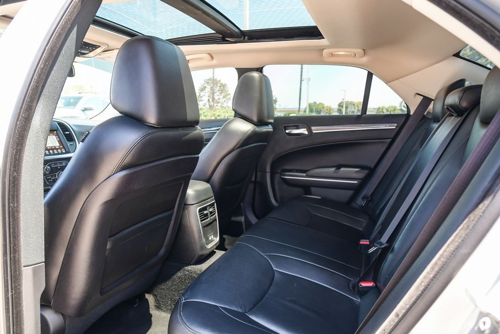 Thumbnail: 2019 Chrysler 300 - 11