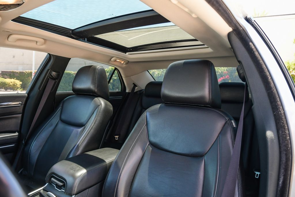 Thumbnail: 2019 Chrysler 300 - 22