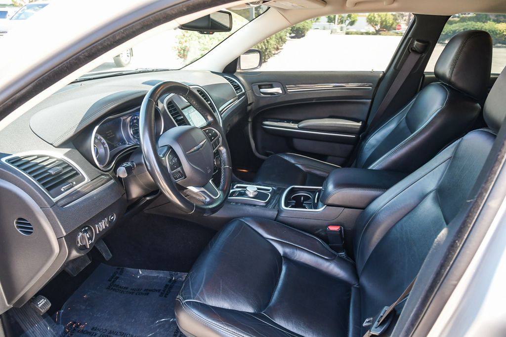 Thumbnail: 2019 Chrysler 300 - 10