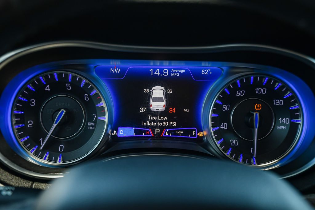 Thumbnail: 2019 Chrysler 300 - 14