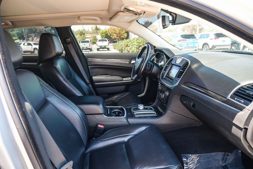 Thumbnail: 2019 Chrysler 300 - 9