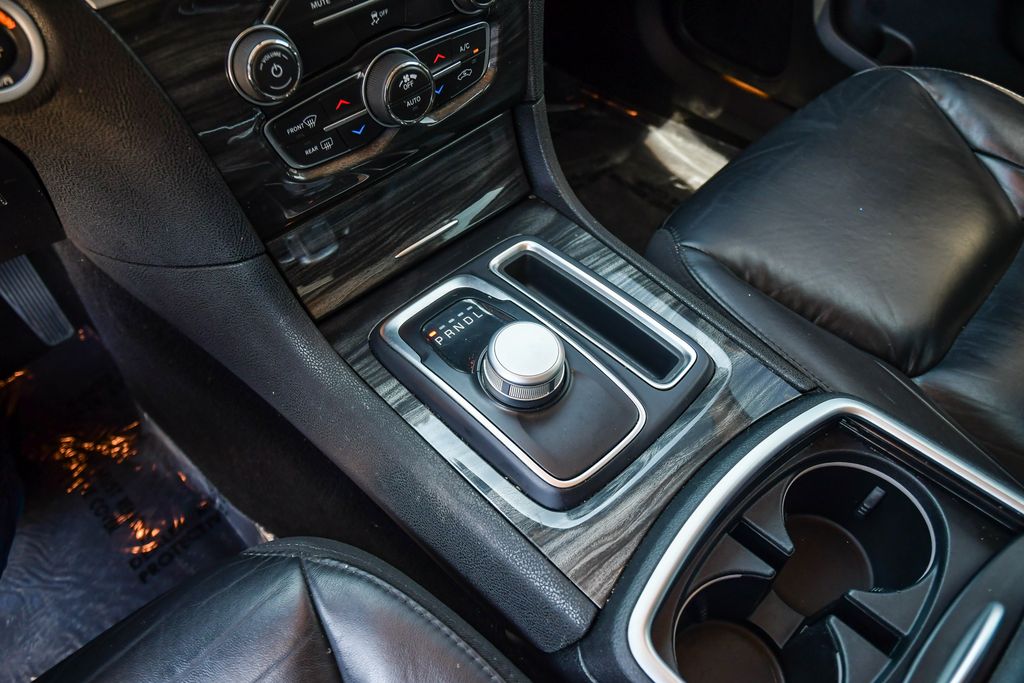Thumbnail: 2019 Chrysler 300 - 13