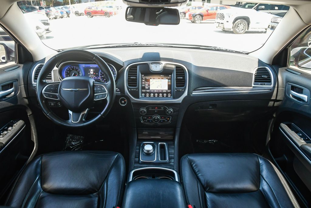 Thumbnail: 2019 Chrysler 300 - 8